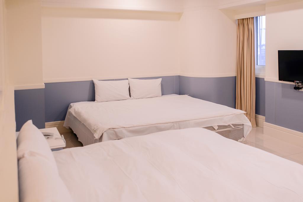 Hotel Kiwi-Taichung Station Branch 1 Esterno foto