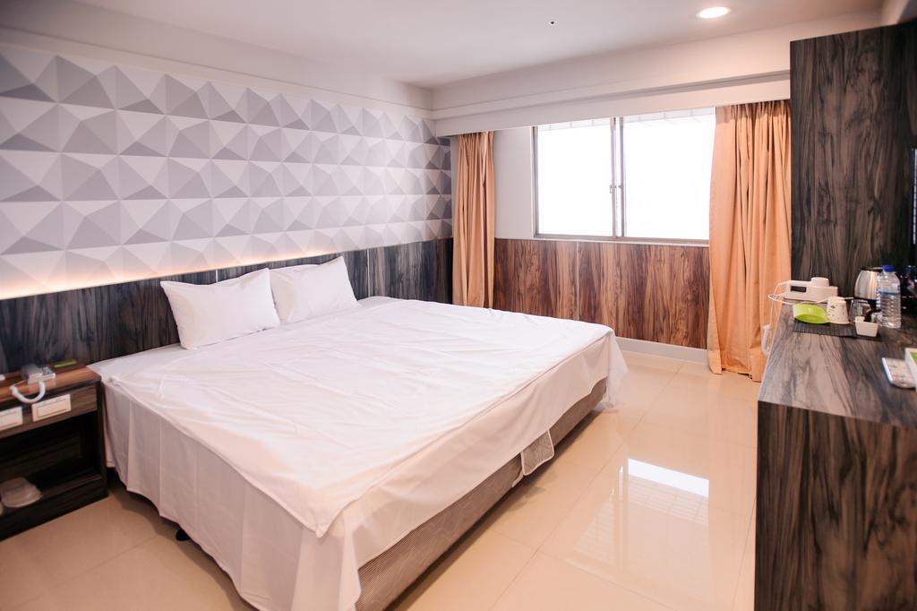 Hotel Kiwi-Taichung Station Branch 1 Esterno foto