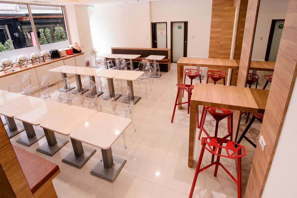 Hotel Kiwi-Taichung Station Branch 1 Esterno foto
